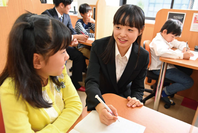 講師1名対生徒2名の個別指導／未経験OK（得意な科目で可能）／大学生・主婦・フリーター活躍中◎