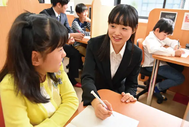 講師1名対生徒2名の個別指導／未経験OK（得意な科目で可能）／大学生・主婦・フリーター活躍中！